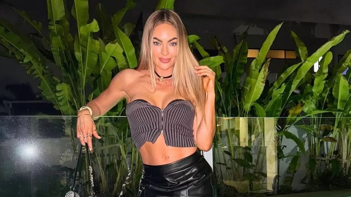 Mămica sexy își afișează formele pe internet! „Oprește-te din a fi atât de fierbinte!”