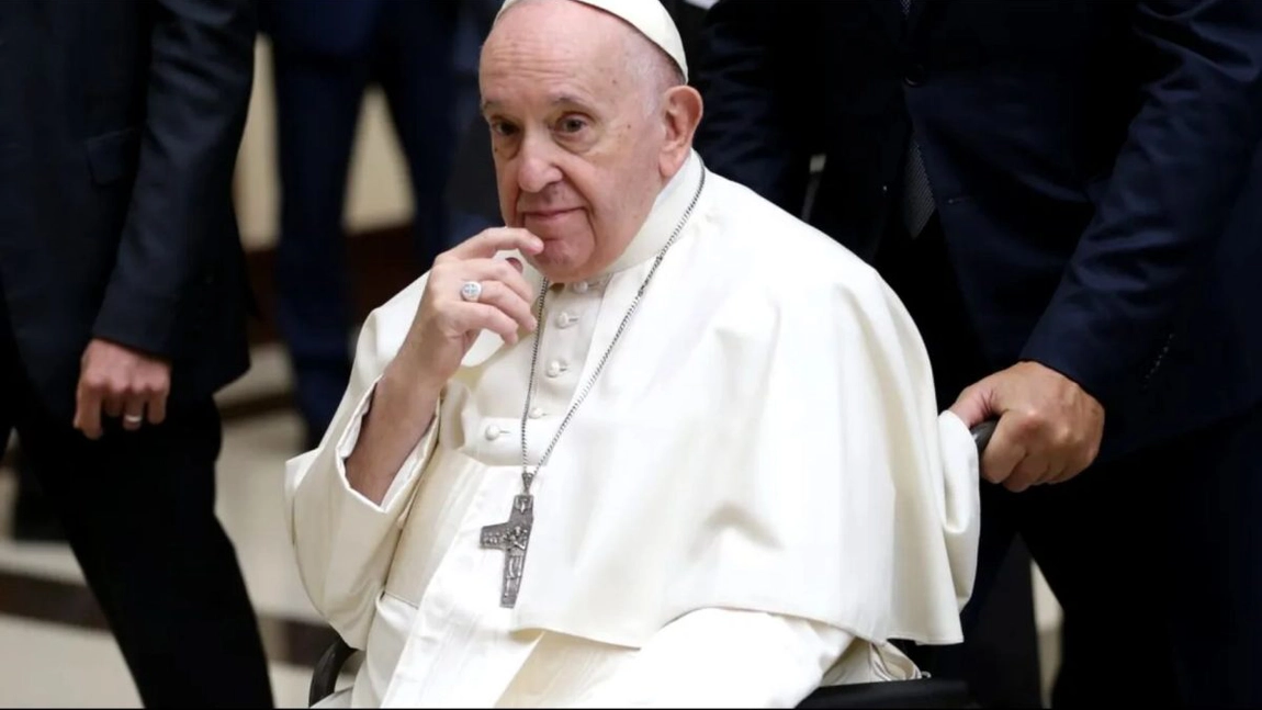 A apărut prima imagine cu Papa Francisc, de când a fost internat în spital. Cum se simte Suveranul Pontif