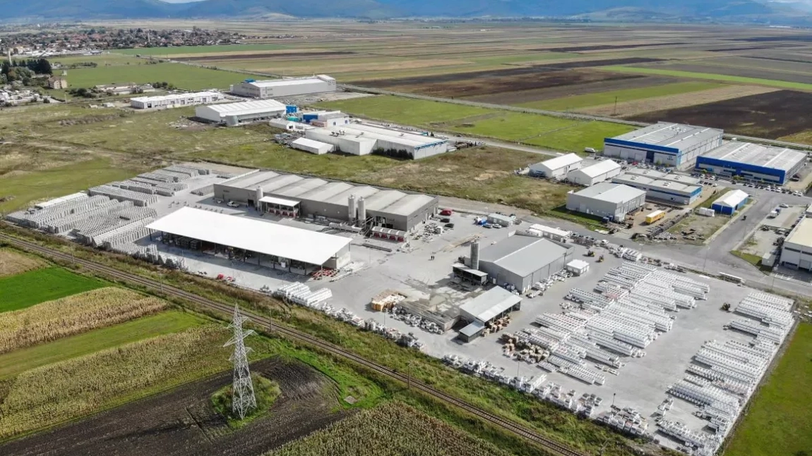 Concurență acerbă pe piața pavelelor și bordurilor! O nouă fabrică se construiește în România