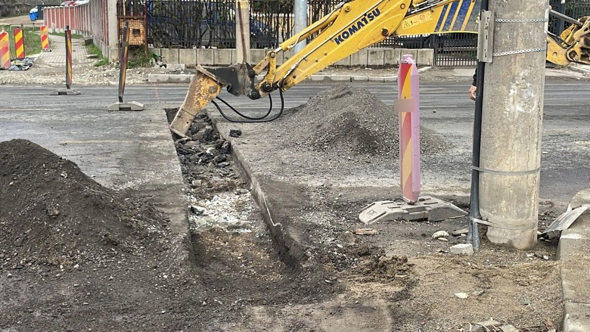 Noaptea minții la Iași! După ce primăria a finalizat lucrările la podul Vămășoaia din Bucium, echipele Delgaz Grid sparg strada