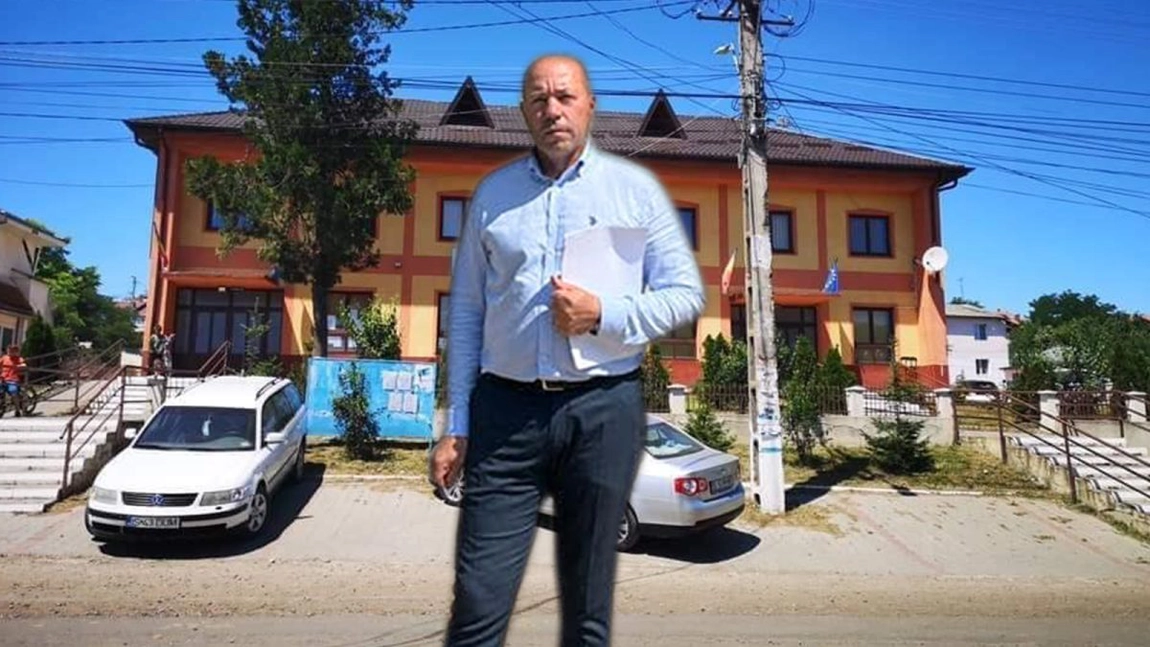 Dezvăluiri incendiare! Primarul și-a angajat consilierul personal pe timp de noapte. Frumoasa îl sfătuiește, când nimeni nu mai este la primărie: „Fac ce mă pune”