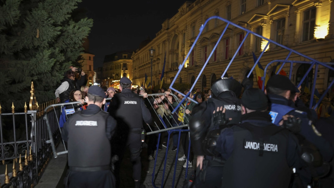 Protest al susţinătorilor lui Călin Georgescu, la sediul Curţii Constituţionale a României