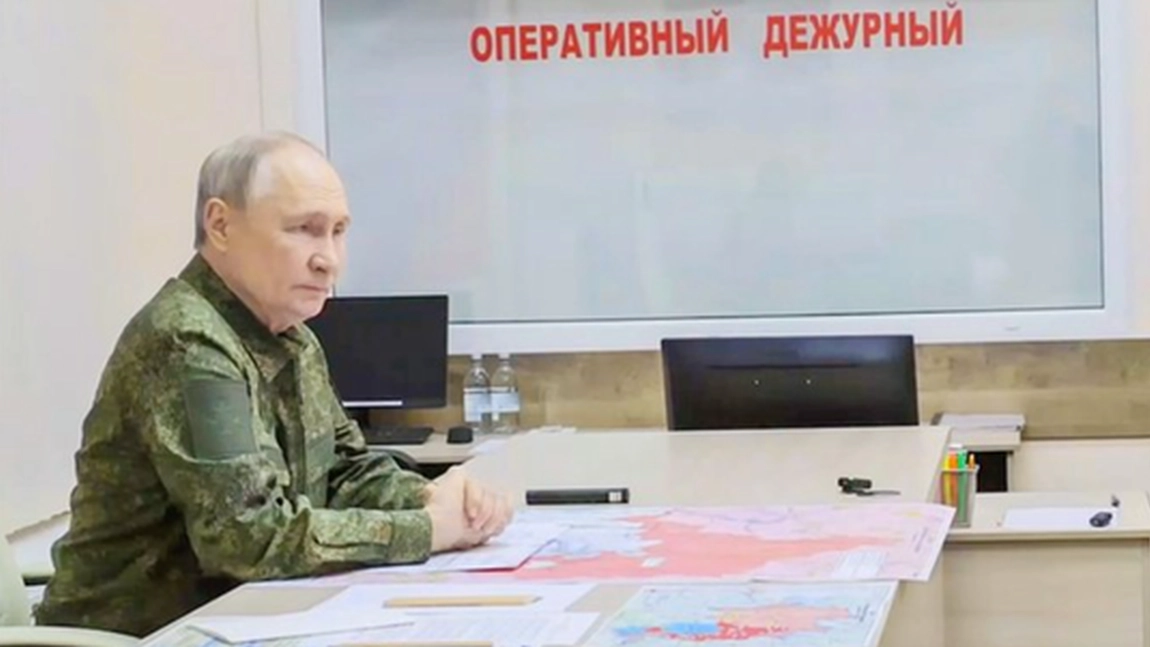 Vladimir Putin a luat uniforma militară și a mers în prima vizită în Kursk de la incursiunea ucraineană, ordonă armatei ruse să ”elibereze complet” regiunea