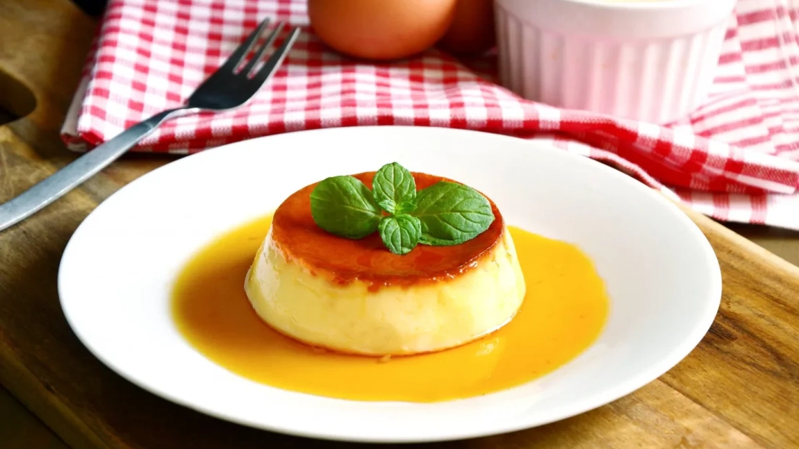 Cât de simplu este să pregătești rețeta de cremă de zahăr ars fără bain marie. Trucuri pentru un desert fin și cremos