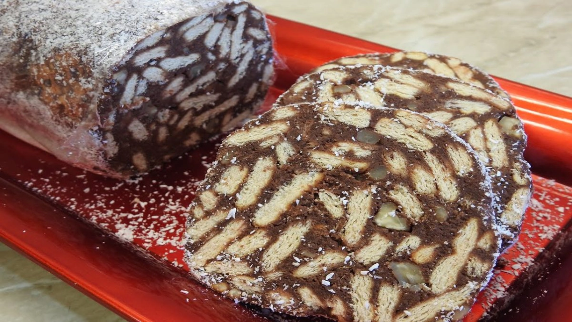 Iată cum poți prepara un salam de biscuiți, ca la mama acasă! Rețeta care te va duce direct în copilărie