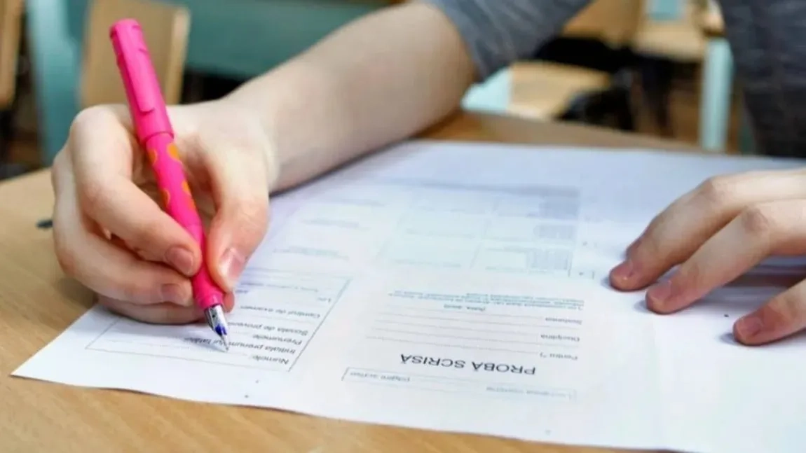 Elevii de clasa a VIII-a din Iași susțin simularea la Matematică. Iată subiectele