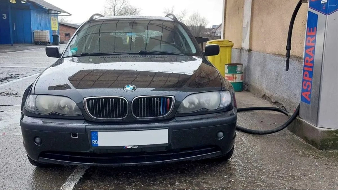 Ce a făcut un șofer de BMW care a rămas fără bani de motorină. Soluția găsită pentru a-și alimenta bolidul