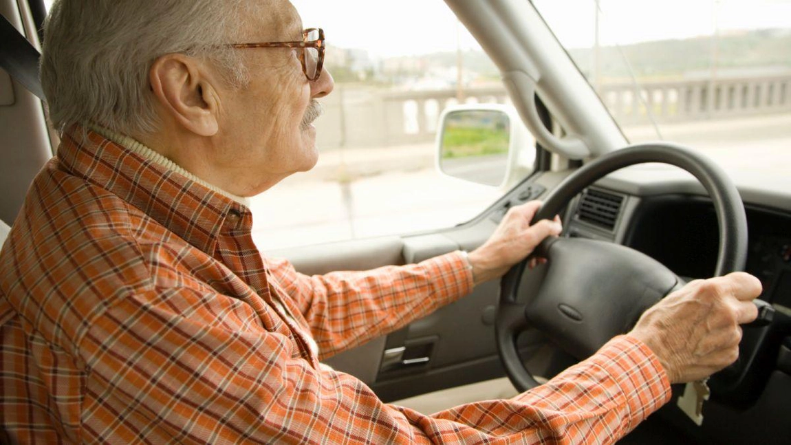 S-a dat lege pentru șoferii care au peste 68 de ani! Ce vehicule nu mai au voie să conducă