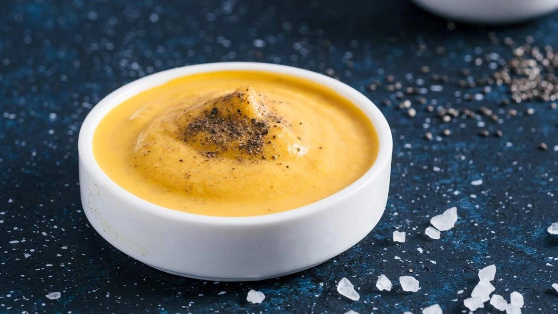 Iată cum să faci un sos de brânză delicios pentru cartofi! Rețetă simplă, rapidă și gustoasă