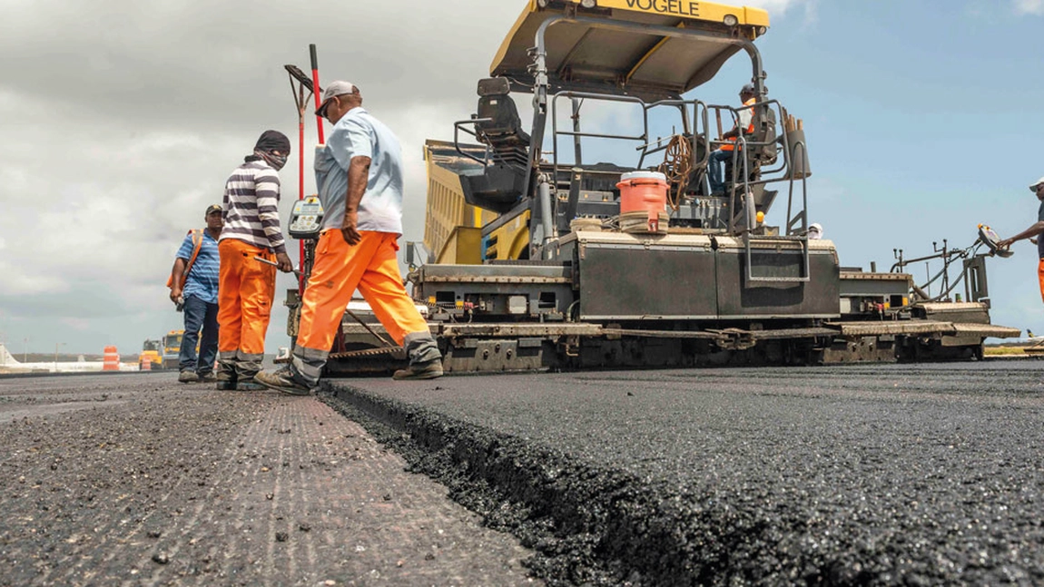 Austriecii de la Strabag se luptă cu o firmă din Iași ca să modernizeze drumurile dintr-o comună! Valoarea proiectului depășește 4,8 milioane de lei