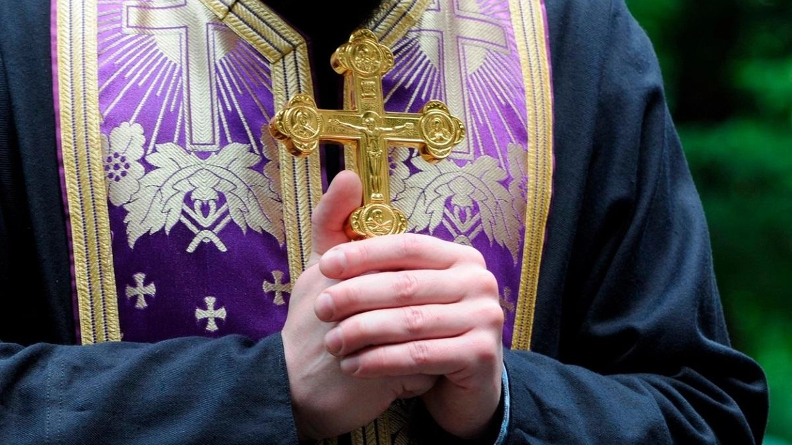 Arhiepiscopia Iașilor angajează parohi și preoți coslujitori! Toate posturile scoase la concurs sunt din mediul urban