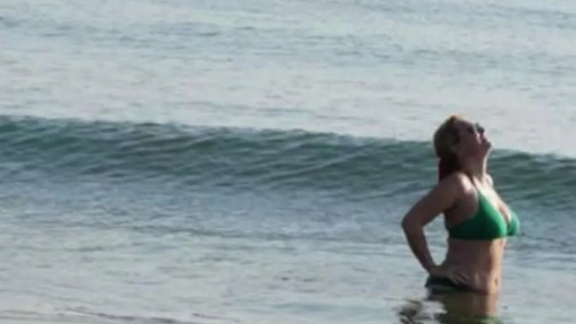 Andreea Esca, petrecere în costum de baie de Paște! Imagini inedite cu vedeta PRO TV în vacanța din Grecia