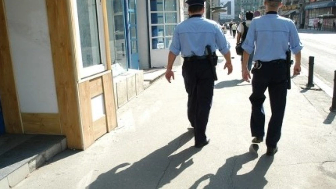 Un bărbat din Iași riscă să plătească 8.000 de lei daune morale, după ce a agresat doi agenți de poliție: „Mi-au fost adresate amenințări cu moartea”