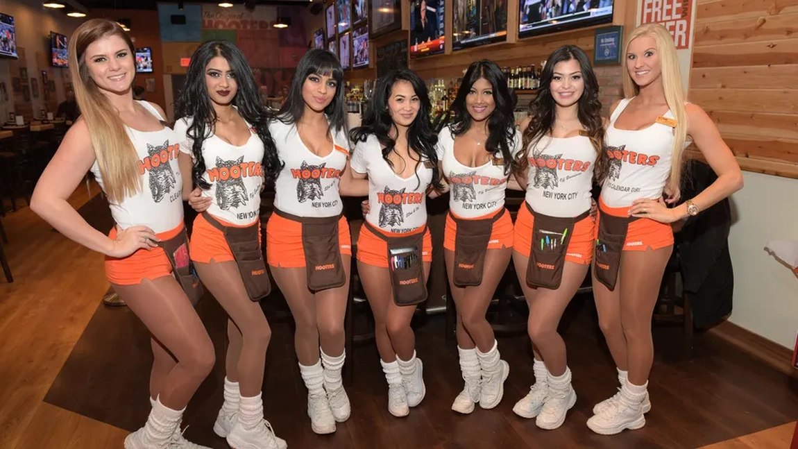 Hooters intră în faliment! Vezi ce se întâmplă cu faimosul brand și restaurantele sale