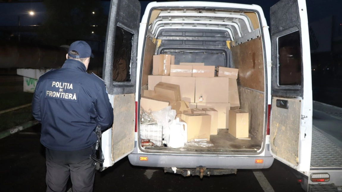 Autoutilitară încărcată cu țigări de contrabandă, identificată în municipiul Iași