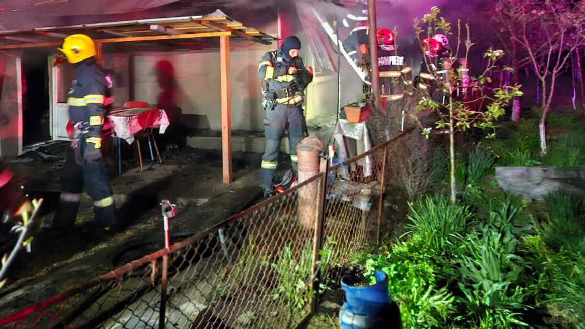 Incendiu în localitatea Plugari! Focul a izbucnit la o casă