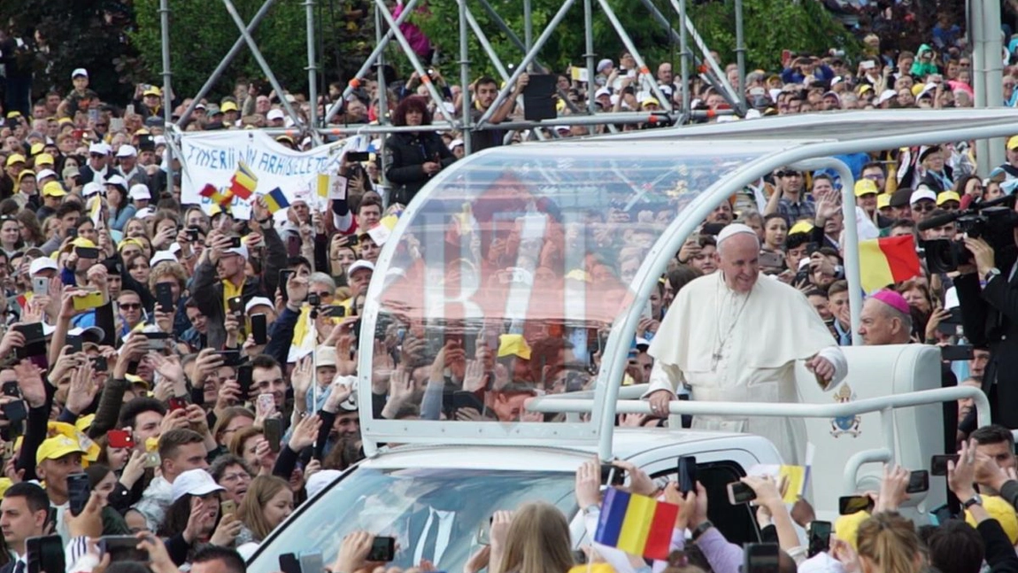 Binecuvântarea unui Sfânt. Ziua în care Papa Francisc a adus lumina speranței la Iași