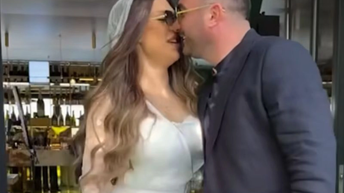 Pescobar s-a împăcat cu Gianina Crișan! Imaginile în care se sărută cu mama băiețelului său s-au viralizat rapid!