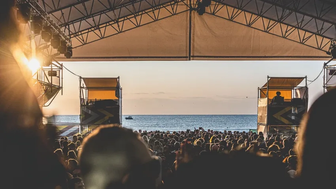 Droguri îngropate pe plaja unde va avea loc Sunwaves, în staţiunea Mamaia