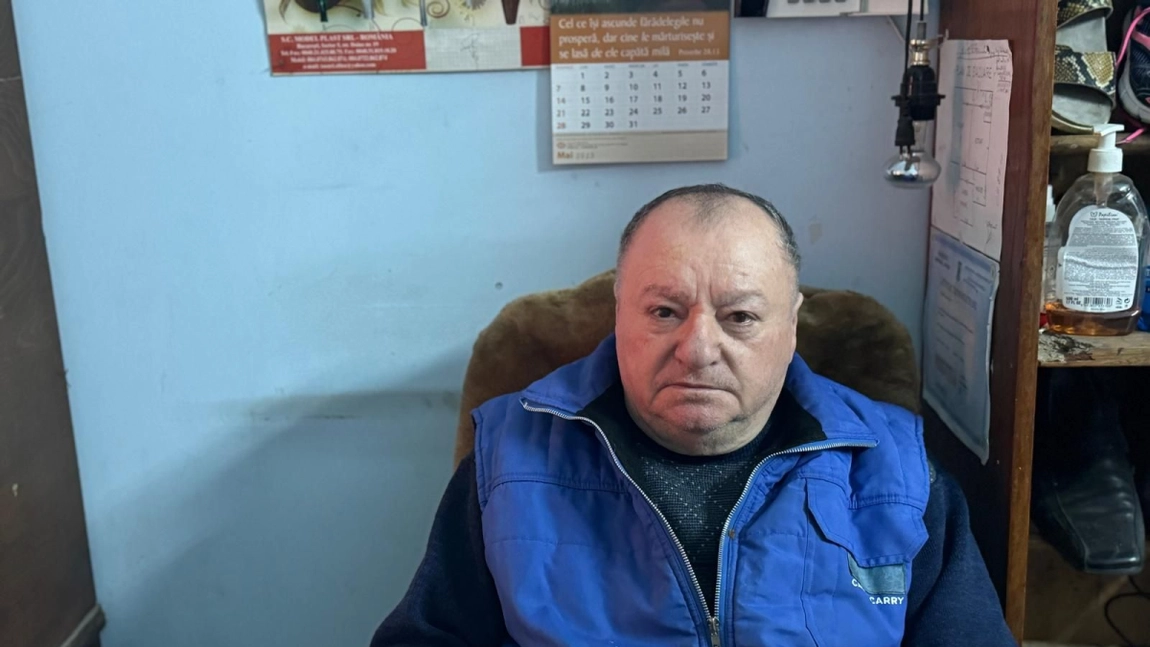 Vasile Țifachi și-a deschis un atelier de marochinărie acum aproape 40 de ani, dar se pregătește să-l închidă: „Nu mai sunt cerințe de reparații”