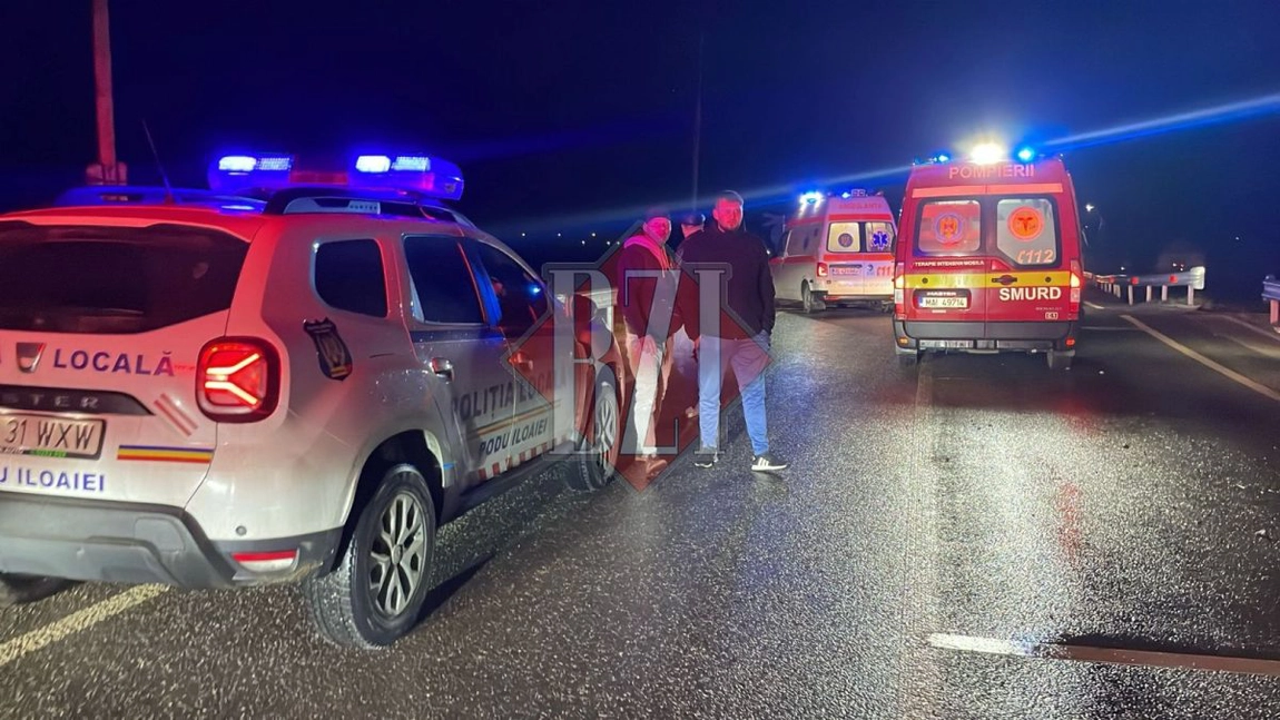 Accident feroviar la Podu Iloaiei. Un autoturism a fost lovit de tren. Sunt 3 victime. O persoană și-a pierdut viața - FOTO, EXCLUSIV, UPDATE, LIVE VIDEO