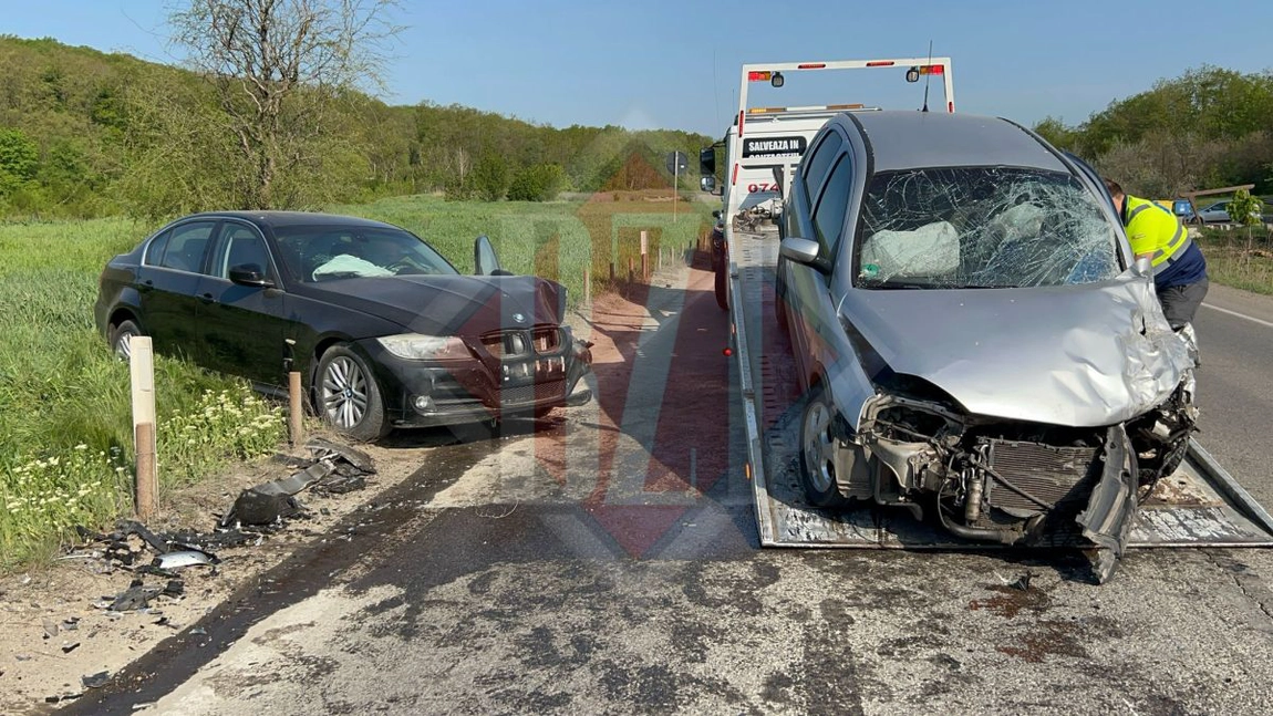 Accident rutier pe bulevardul C. A. Rosetti. Trei persoane au fost rănite, după ce două autoturisme au intrat în coliziune - UPDATE