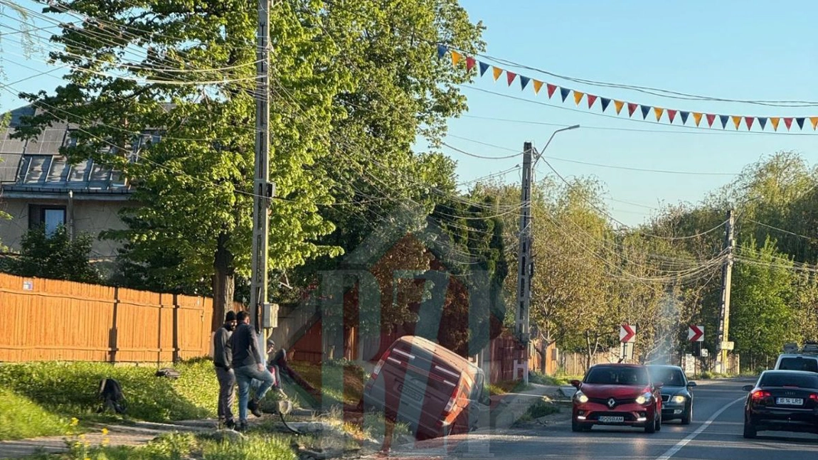 Accident rutier în Lunca Cetățuii! Un Mercedes a ajuns în șanț