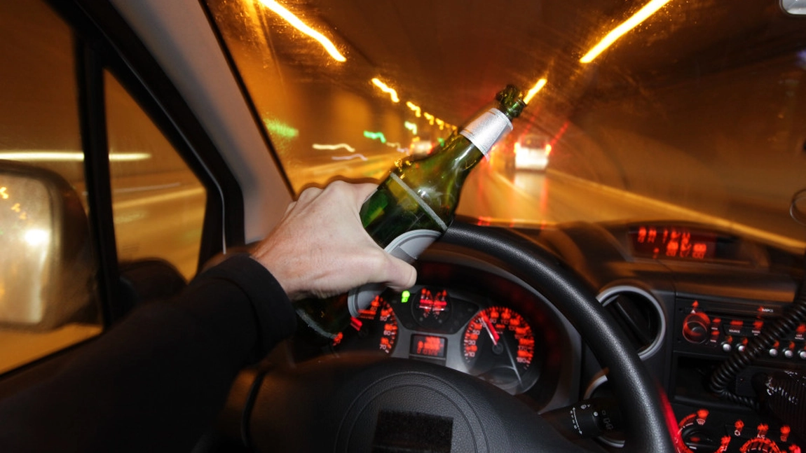 Inconștiență! Trei bărbați din Iași au consumat alcool și s-au urcat la volan. Au fost prinși de polițiști