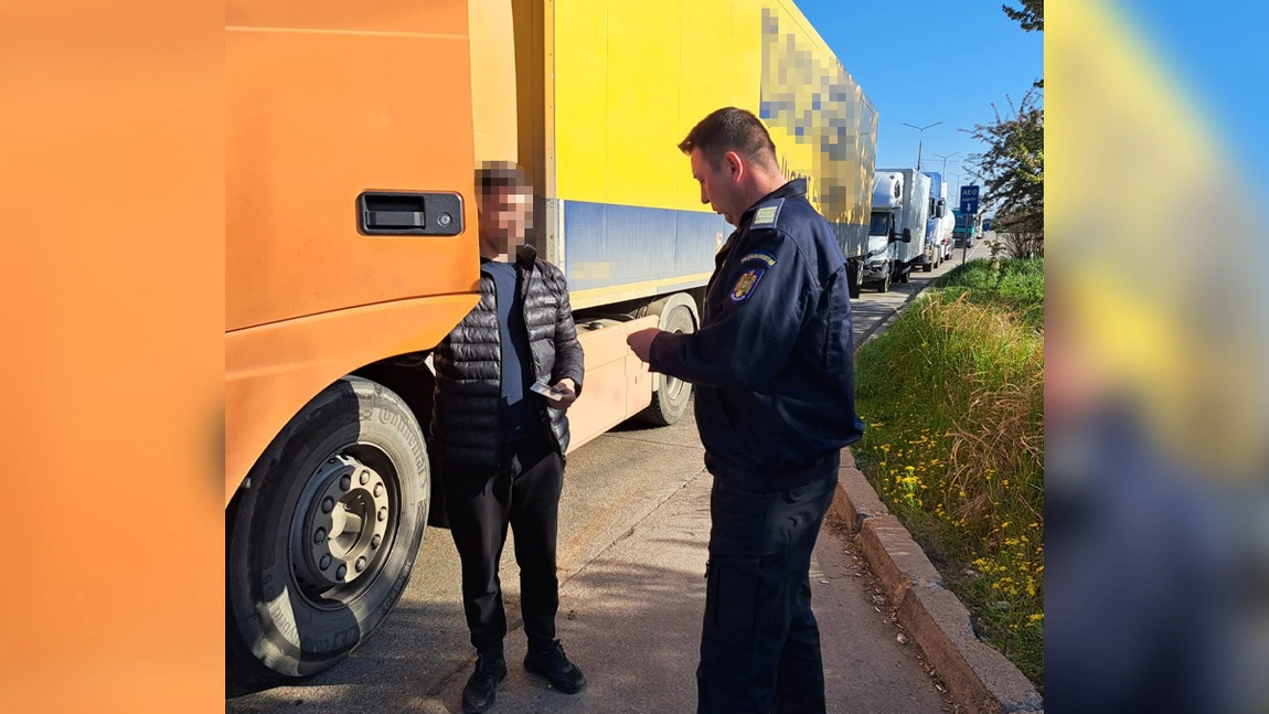 Moldovean descoperit, la controlul de frontieră, conducând un ansamblu rutier, fără drept