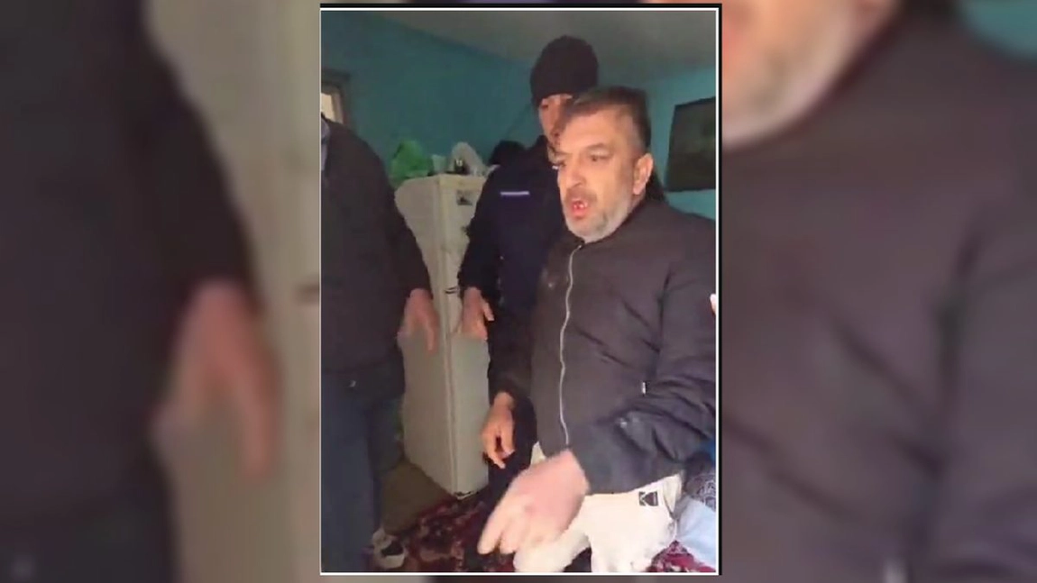 Un bărbat din Iași a vrut să își dea foc cu benzină, după ce primăria l-a evacuat din casă. Acesta a fost oprit de jandarmi în ultimul moment