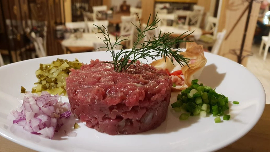 Iată cum să faci cel mai bun biftec tartar – Rețeta care va mulțumi toate gusturile
