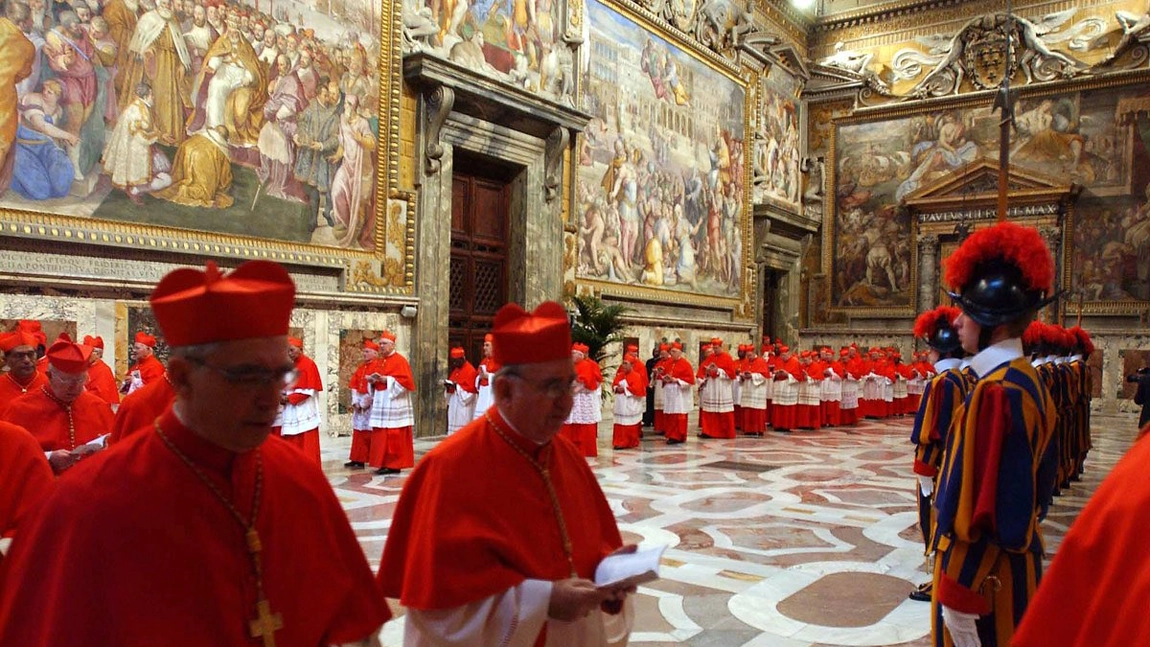 Care este salariul unui cardinal la Vatican. Papa Francisc a tăiat veniturile tuturor