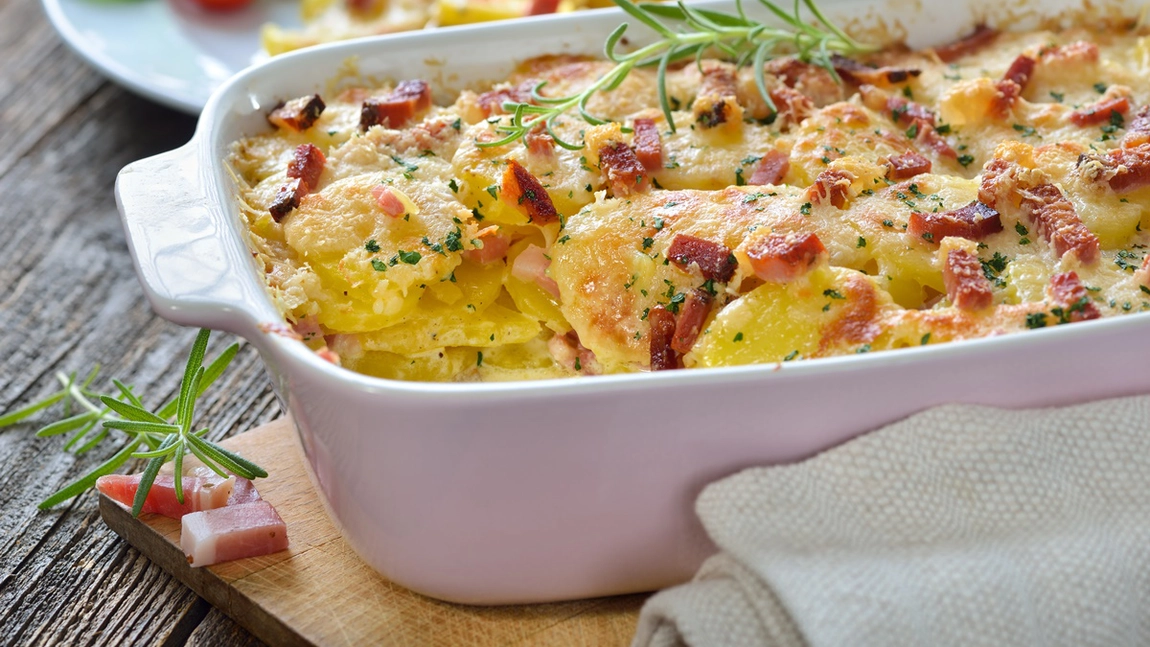 Rețeta pentru cartofi franțuzești cu bacon – Un deliciu pentru întreaga familie