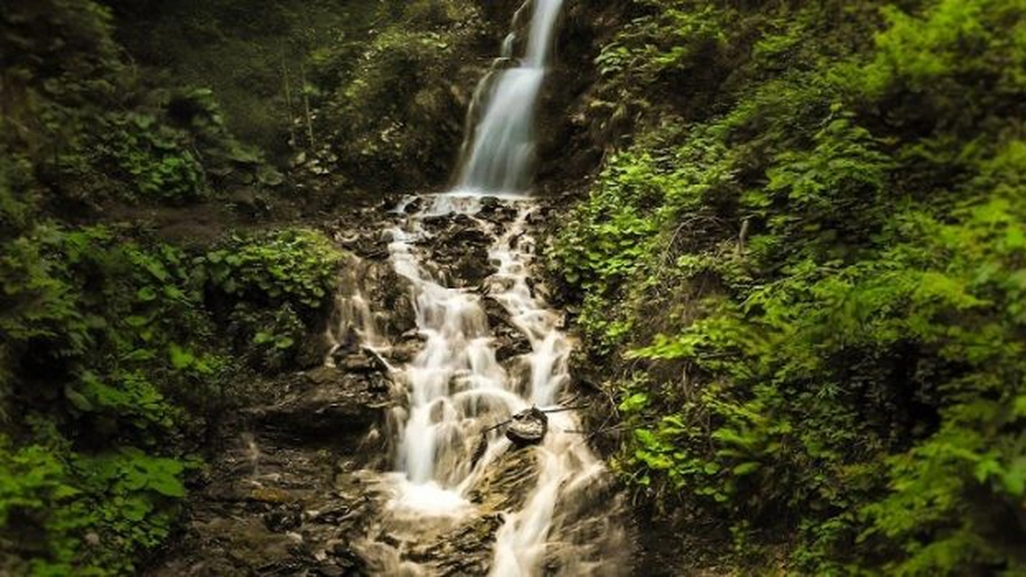 Cascada cheilor, o bijuterie naturală a României. Află de ce este atât de apreciată de turiști