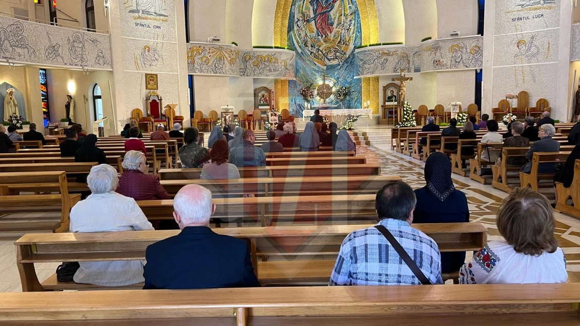 Durere și rugăciune la Iași, după moartea Papei Francisc