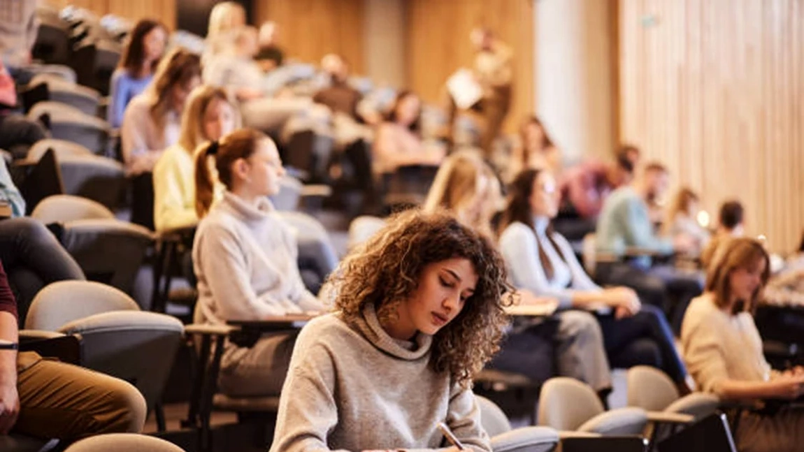 Inteligența Artificială: Cele mai inutile facultăți din România! Topul domeniilor cel mai puțin căutate