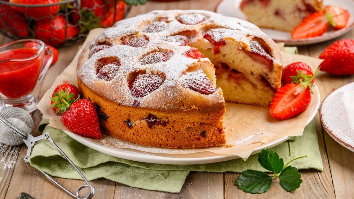 Chec cu căpșuni - Două rețete simple și delicioase, ideale pentru orice ocazie