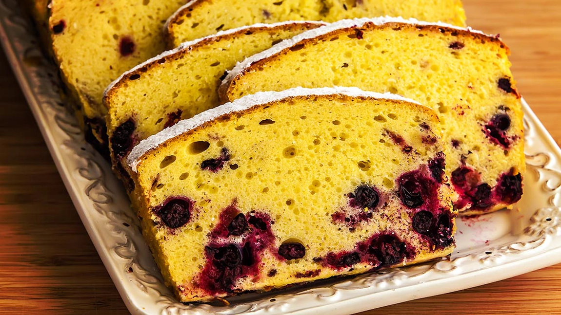 Chec cu fructe congelate – Rețeta pentru un desert delicios și ușor de preparat
