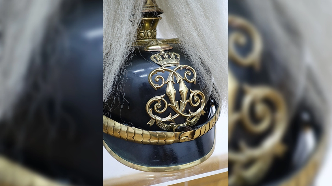 Coif de ceremonie din patrimoniul Muzeului de Istorie a Moldovei, etalat în expoziția „Jandarmeria Română 1850 – 2020”