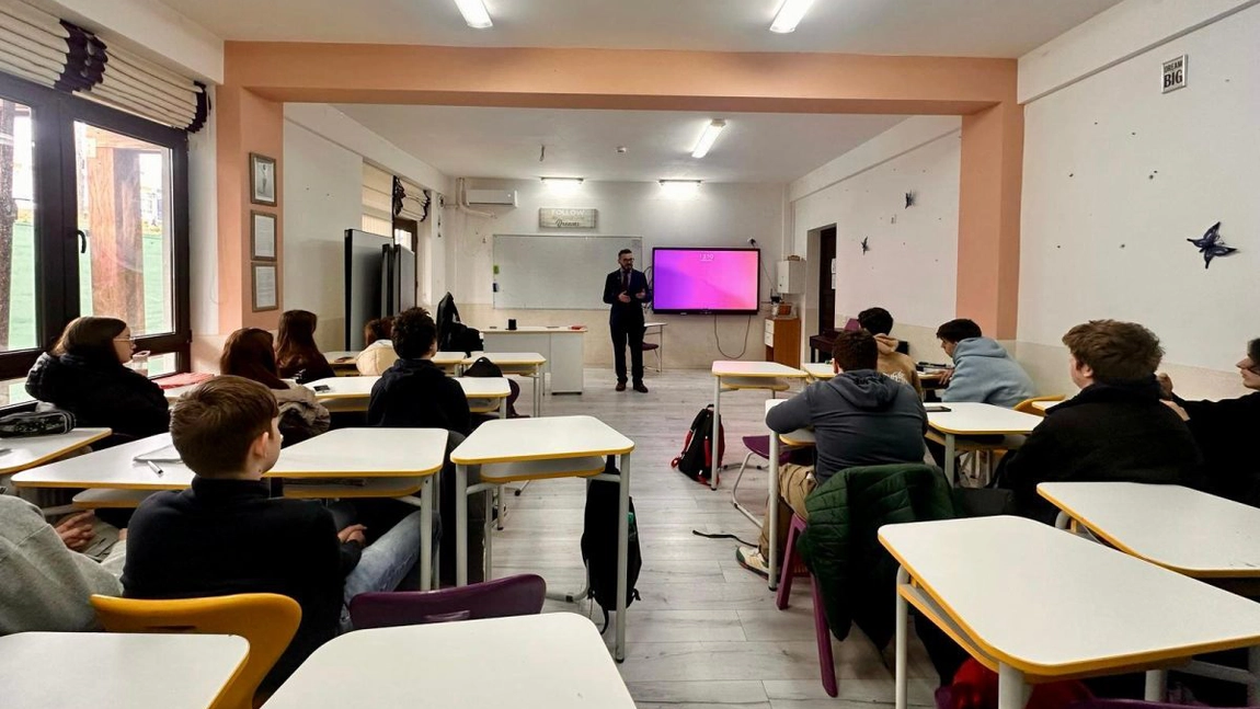 Elevii Liceului „Profesor Mihai Dumitriu” din Valea Lupului, în dialog despre răspunderea minorilor și siguranța rutieră