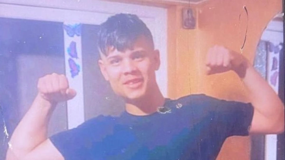 L-ați văzut? Un minor de 17 ani din Iași a dispărut! Persoanele care dețin informații sunt rugate să sune la 112