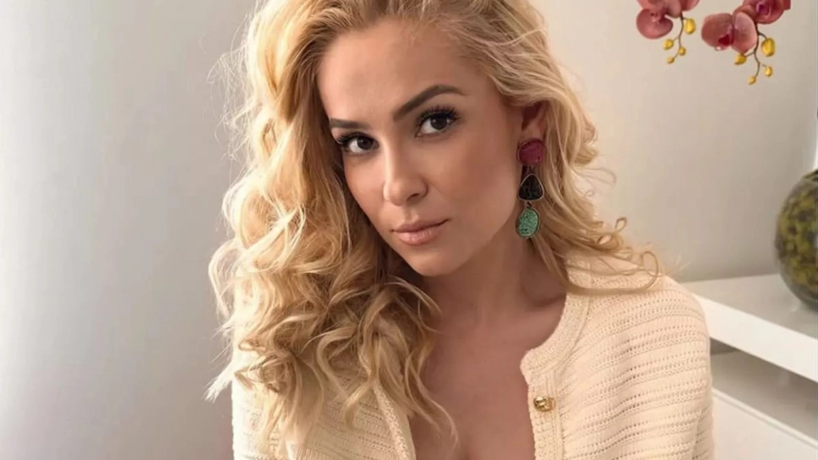 Elena Vișcu, un an de la divorțul de CRBL. Ce viață duce fosta soție a artistului