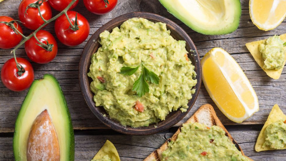 Rețeta simplă pentru guacamole! Un gust autentic mexican la tine acasă!