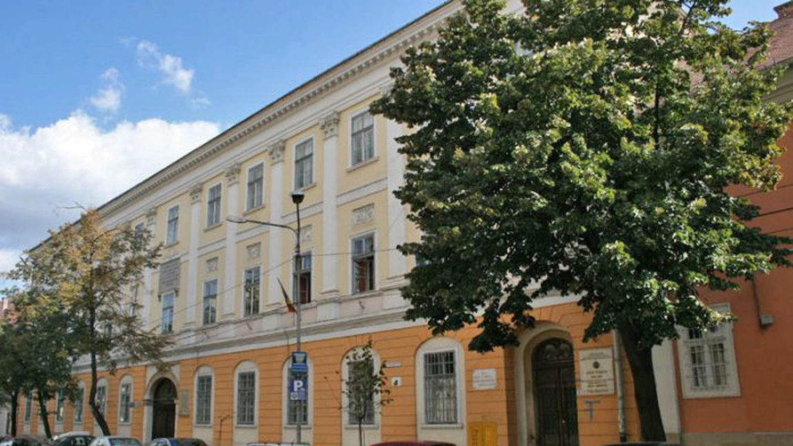 Caz revoltător la Liceul Báthory din Cluj. „Nu aveți decât să-i traduceți!”