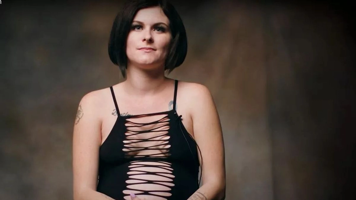 Este însărcinată în 37 de săptămâni, însă tot face striptease! A pierdut custodia celorlaltor copii din cauza drogurilor!