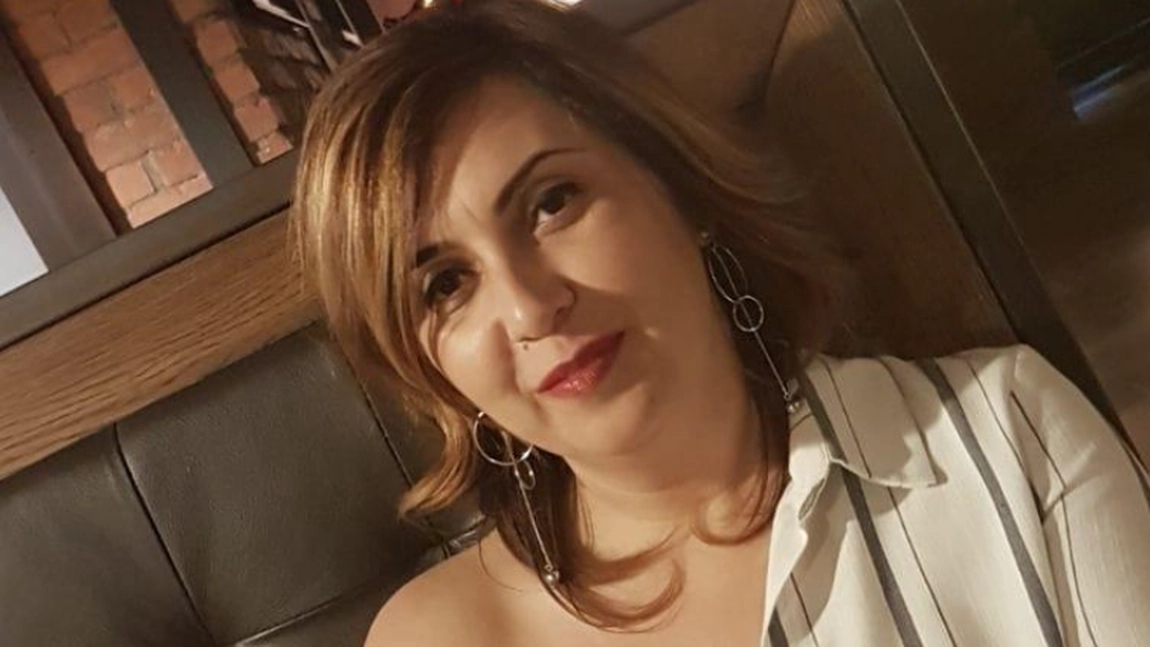 Ce se întâmplă cu fiica milionarului din Arad ucis într-un atentat cu bombă. Femeia şi-a distrus cu o şurubelniţă brăţara de monitorizare