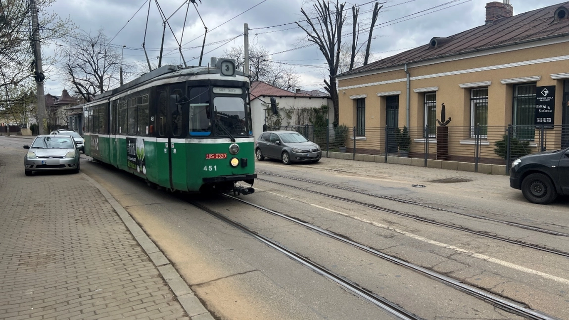 CTP Iași a pus limită de viteză pentru tramvaie pe strada Tătărași! Localnicii au făcut reclamații din cauza vibrațiilor