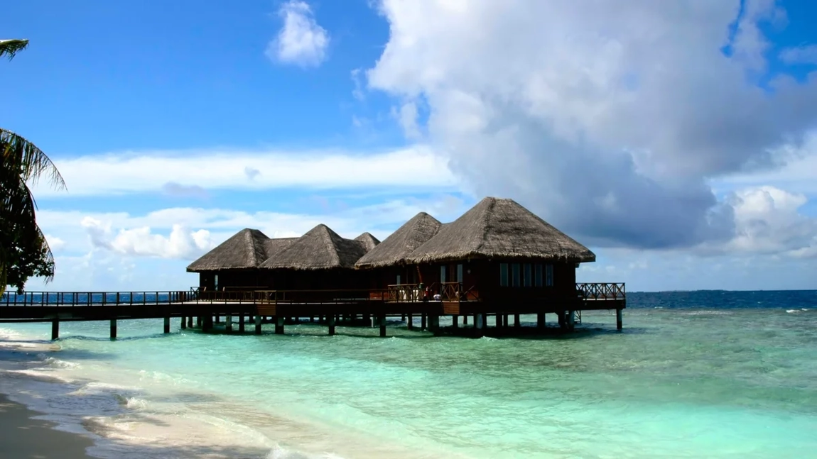 Maldive, prima destinație tropicală care va interzice complet fumatul