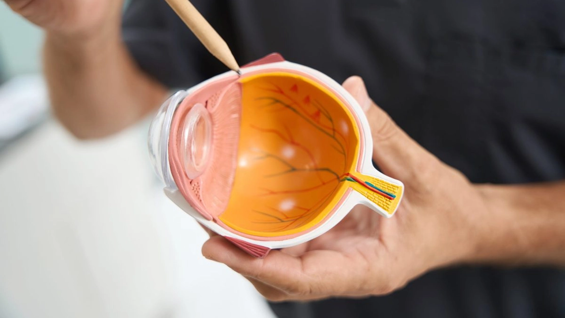 Vedere încețoșată? Află cum se decontează cristalinul folosit la operația de cataractă pentru pensionari!