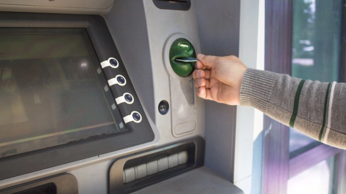 Metoda PIN-ului fals pentru cardurile bancare! Ce este și cum salvează banii din contul românilor